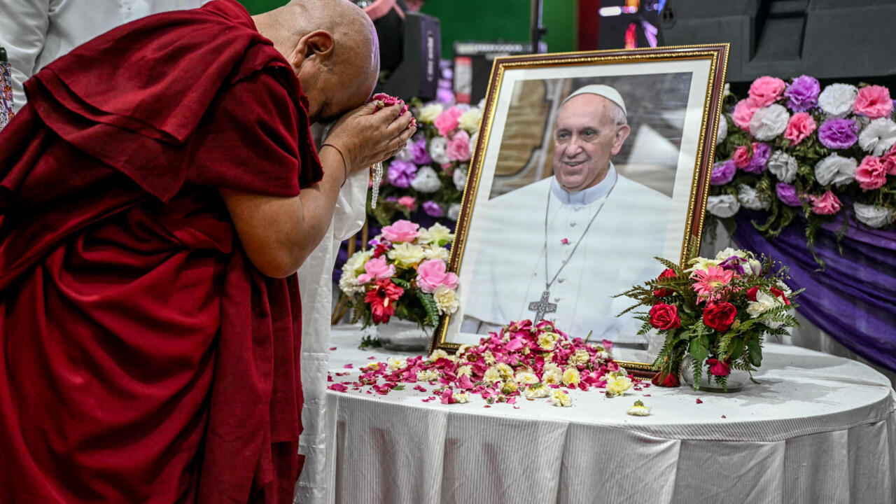 Read more about the article Le PAPE EST MORT! suivre les obsèques en direct…